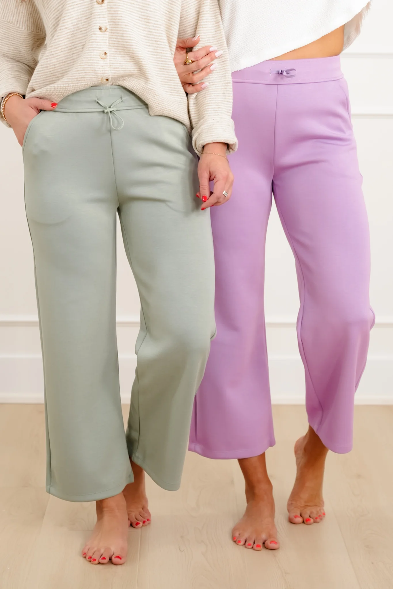 Door Buster! Plus/Reg Elastic Waist Cropped Pants