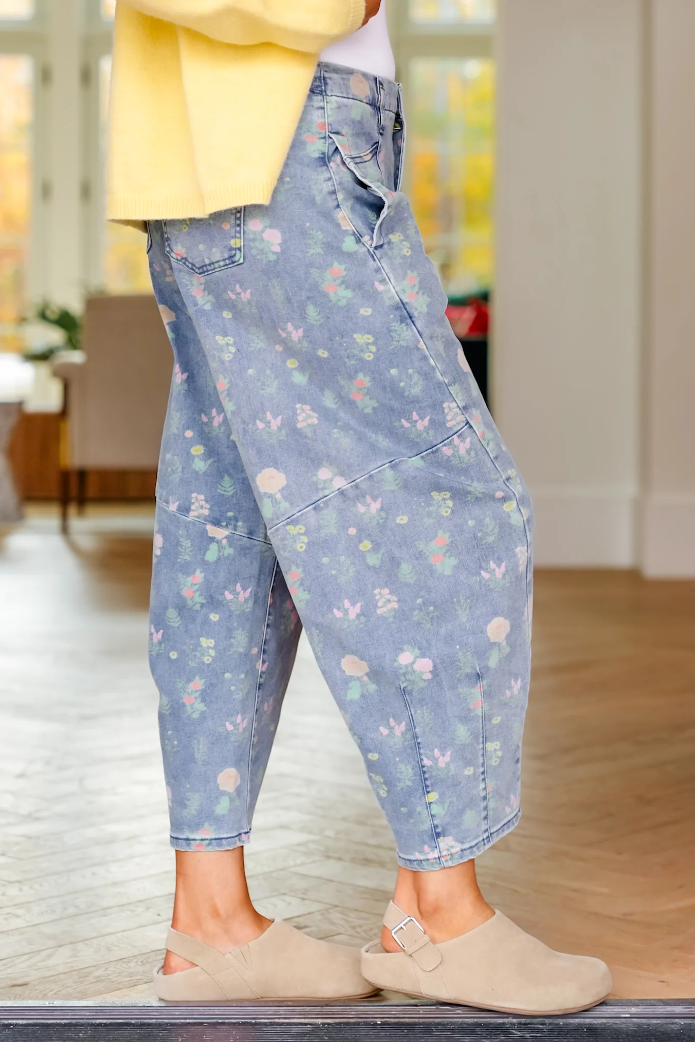 Plus/Reg Floral Print Washed Denim Barrel Pants - Image 4