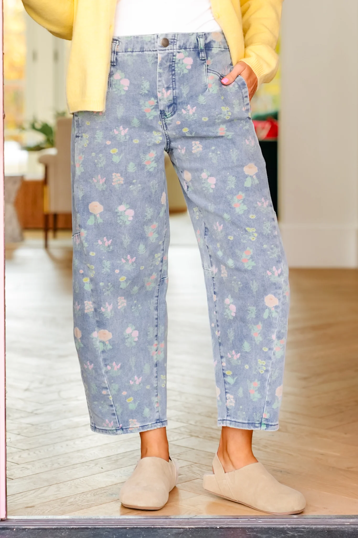 Plus/Reg Floral Print Washed Denim Barrel Pants - Image 6