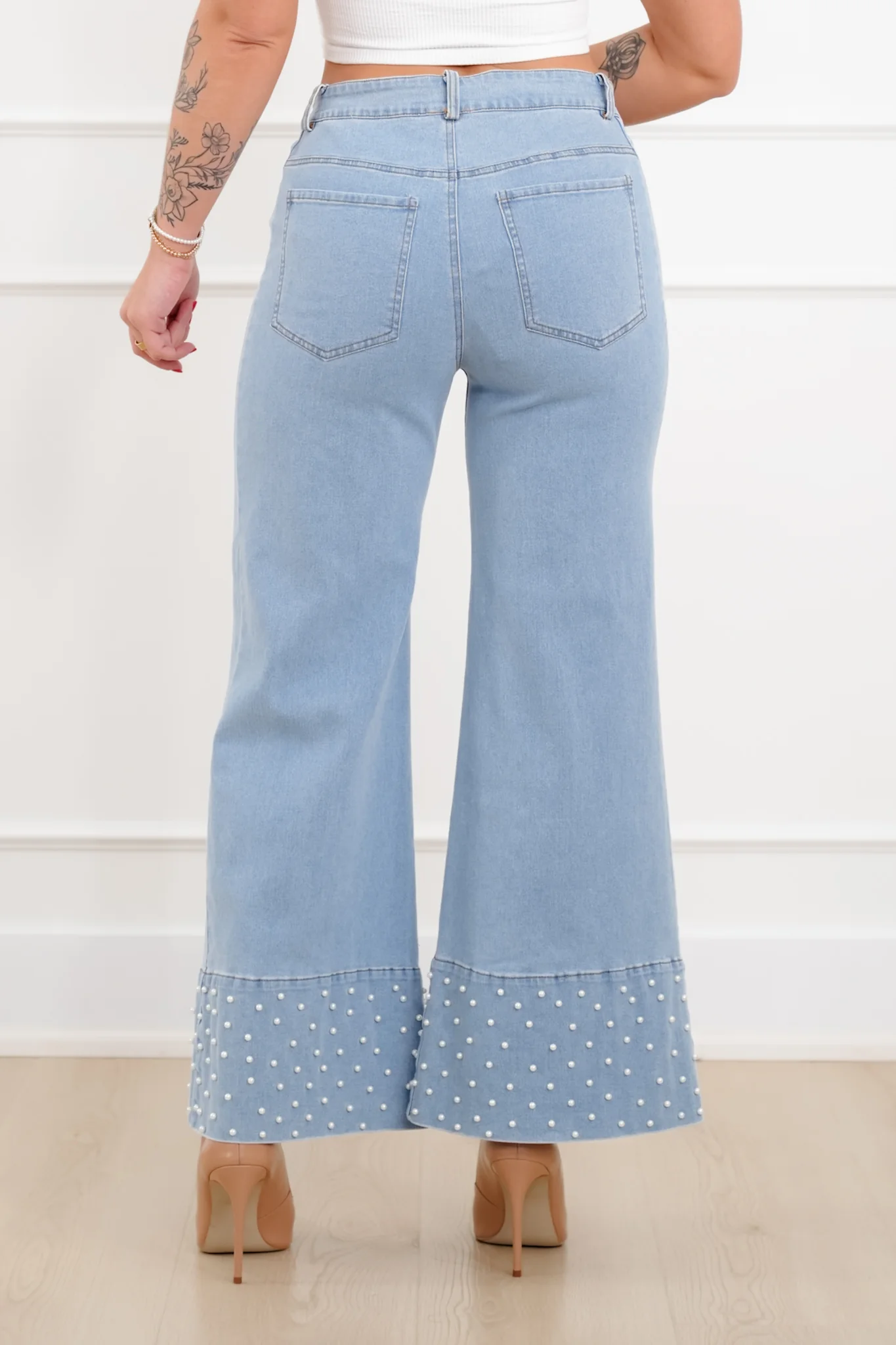 Light Wash Denim Jeans With Pearl Detail - Image 9