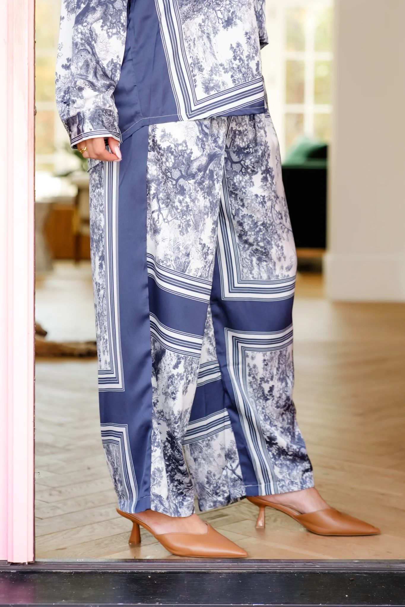 POL Floral Print Elastic Waist Relaxed Fit Pants - Image 3